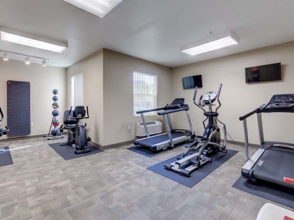 Fitness Room at VINTAGE AT BOUQUET CANYON, California, 91350?
