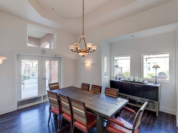 Dining Table at VINTAGE AT BOUQUET CANYON, Santa Clarita, CA 91350