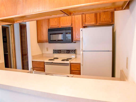 kitchen bar at Capitol View Apartments in Lincoln Nebraska