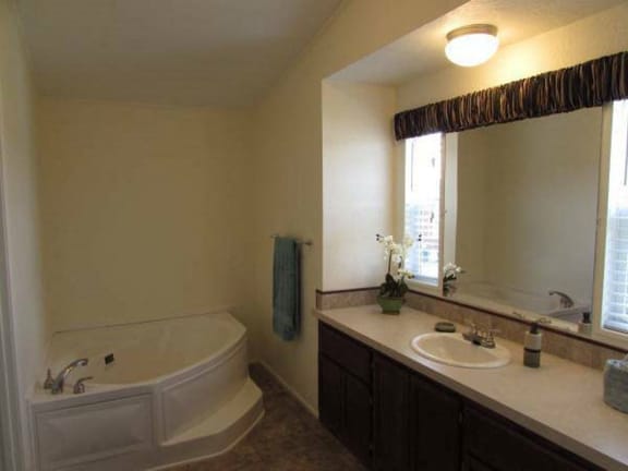 Master Bathroom With Tub at Heritage Oaks Rental Homes in Lincoln, NE