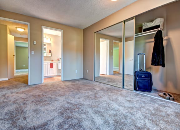 Vacant Bedroom Area at Pembrooke Apartment Homes, Washington