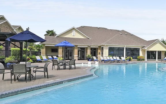 Swimming pool at Grand Villas Apartments, Katy