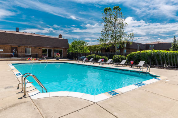 Heated pool at Knottingham Apartments in Clinton Township MI