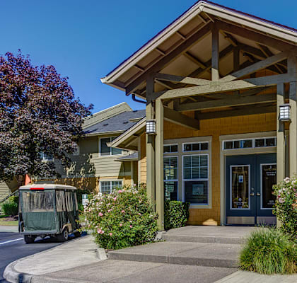 Entry at Commons at Hawthorn Village Apartments, Oregon