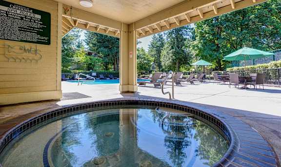 Jacuzi at Commons at Creekside Apartments, Hillsboro