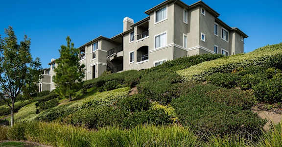 exterior building view at Eagle Glen Apartments