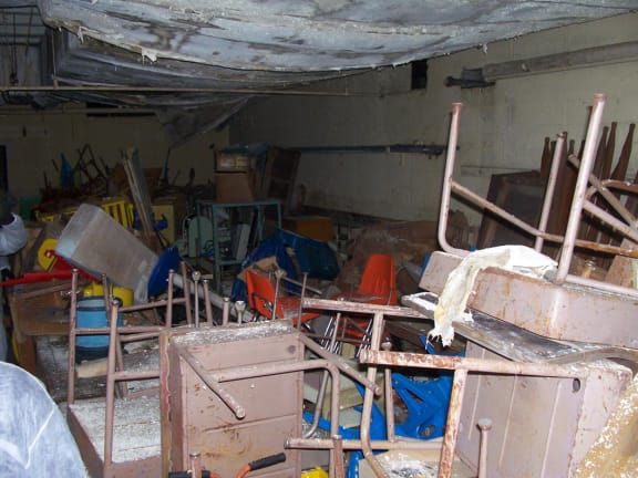 a room full of chairs and other items in a room