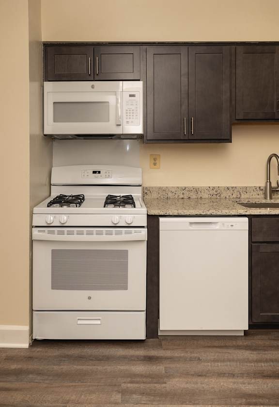 A kitchen with a white oven and a white dishwasher.