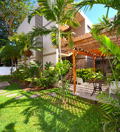 Lahaina Town Apartments outdoor common area with seating