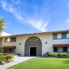 The image shows a building with the name "Casa Verde" on it.