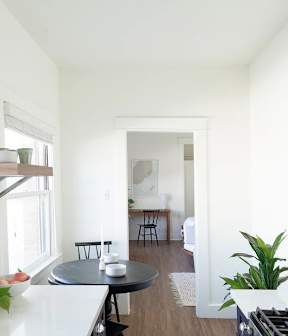 The Villa Elaine Kitchen and Dining Area