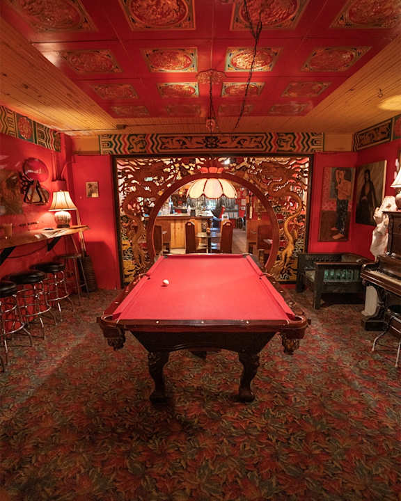 Neighborhood Bar with Pool Table in Portland, Oregon