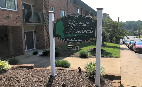 Monument sign of The Jeffsonian