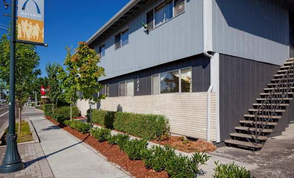 Villad'ShirlLee_Photo_SidewalkView