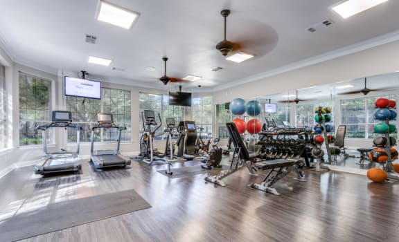the gym at the shiloh green apartments in kennesaw, ga