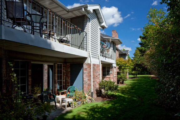 FirGrove_Amenity_BalconyPatio