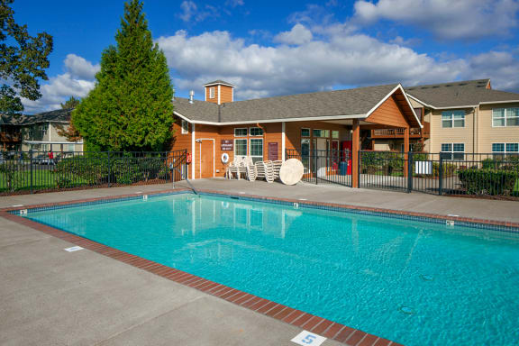 SuzannPlaza_Amenity_Pool