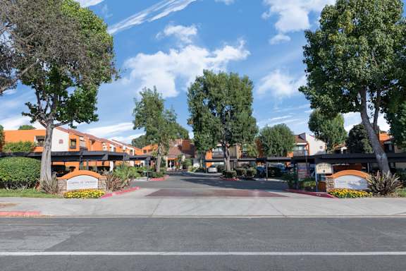 Capes at Ventura Street View of Entrance