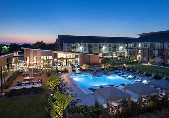 Apartments Near Downtown Fort Worth with a Pool