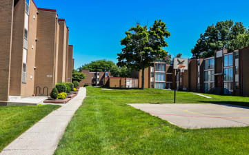 Basketball Court at Eagles Landing Apartments, Integrity Realty, Ohio, 44240