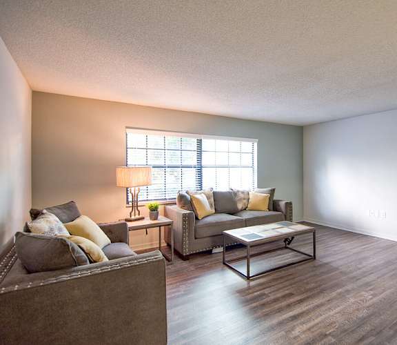 03_p1409681_Woodland_Heights_Apartments_Flash