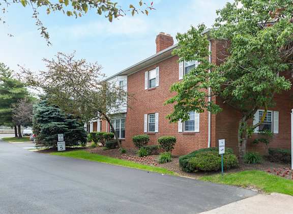 Oxford Court Apartments Exterior