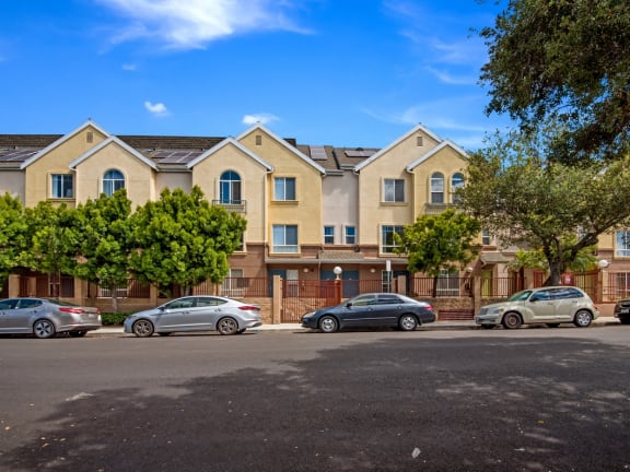 Carlton Court / Metro Hollywood Apartments Apartments in Los Angeles CA
