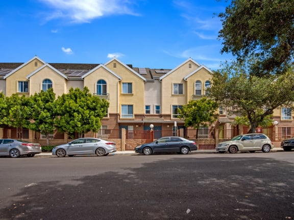 Carlton Court / Metro Hollywood Apartments Apartments in Los Angeles CA