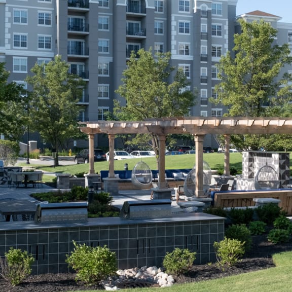 Grilling stations and picnic area at The Mil'Ton in Vernon Hills, IL