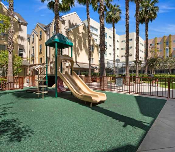 Carlton Court / Metro Hollywood Apartments Apartments in Los Angeles CA