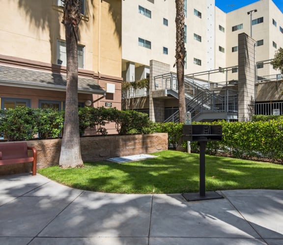 Carlton Court / Metro Hollywood Apartments Apartments in Los Angeles, CA