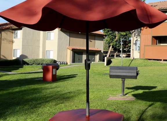 BBQ area at The Oaks Apartments, California