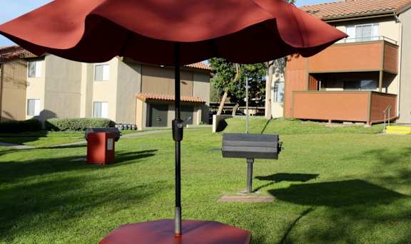BBQ area at The Oaks Apartments, California