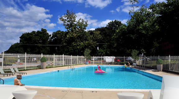 Beautiful swimming pool at Overlook Apartments in