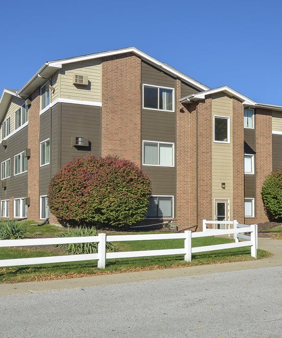 Crestbruck Exterior