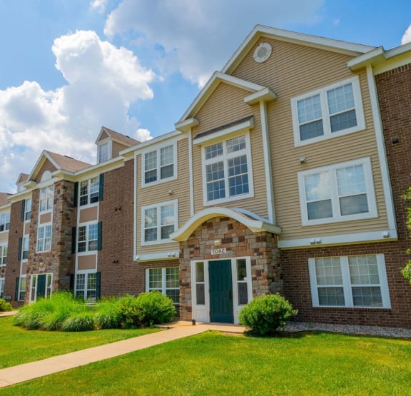 Exterior at Trillium Pointe Apartment Homes, Jackson, MI