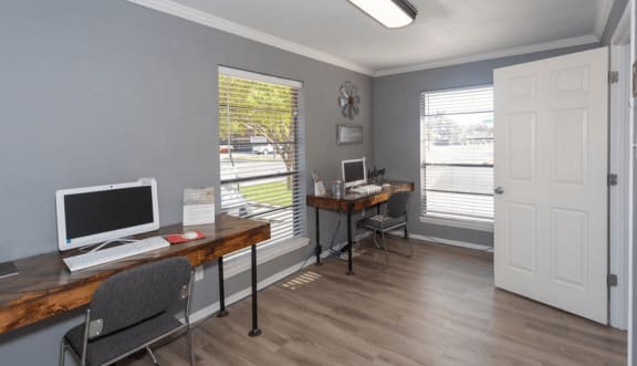 business center at apartments in lubbock, tx
