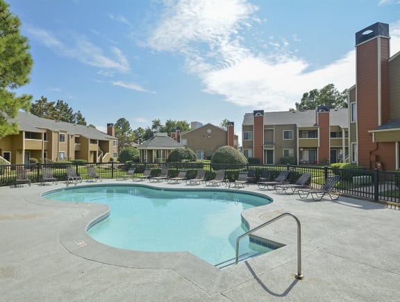 Apartment at The Lakes Overlooking the Pool and Sundeck