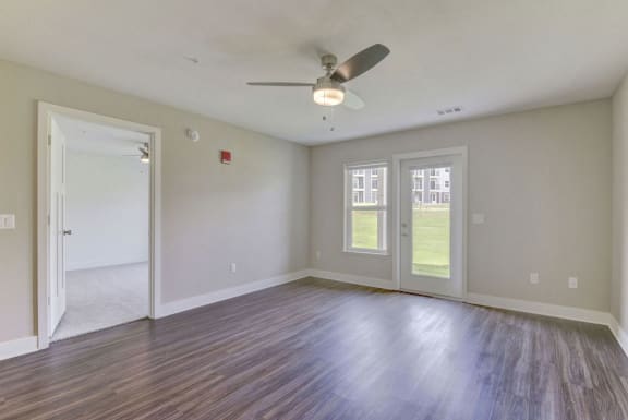 Living room with hard surface flooring and ceiling fan at Eagle Ridge Apartment Homes, Traverse City, MI 49685