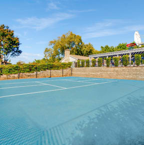 the tennis court is available for tenants to use at Edgemont Apartments, PRG Real Estate, Greenville, 29615