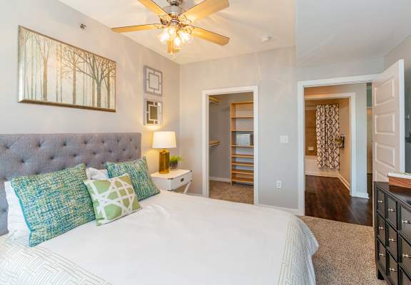 Large Bedroom En-Suite Bathroom at 45 Madison Apartments, Kansas City