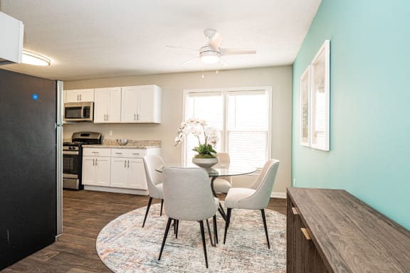 Dining Area at Hyde Park Townhomes, PRG Real Estate Management, 23831