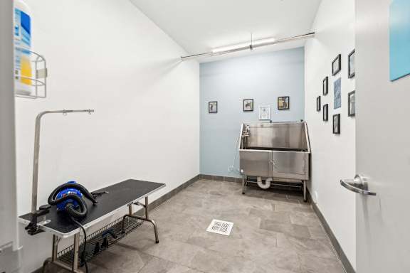 A room with a table, a bench, and a machine.