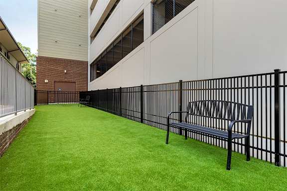Dog park with bench and turf grass at 1010 Dilworth Apartments, Charlotte, North Carolina