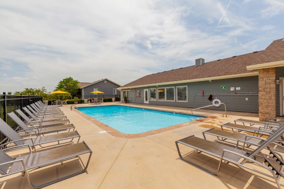 Poolside Relaxing Area at The Reserve At Barry Apartments, Kansas City