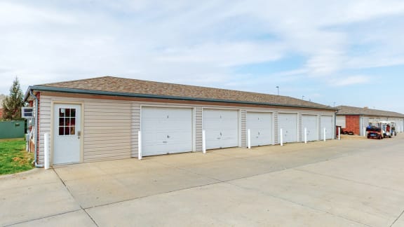 Detached storage garages for rent at Northridge Heights apartments