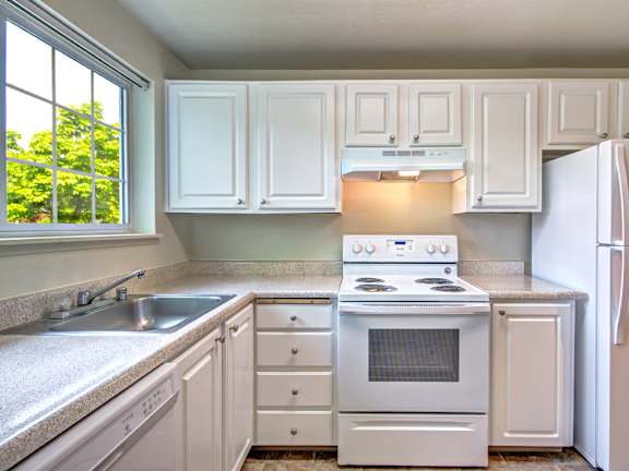 Hunt Club apartments vacant upgraded kitchen
