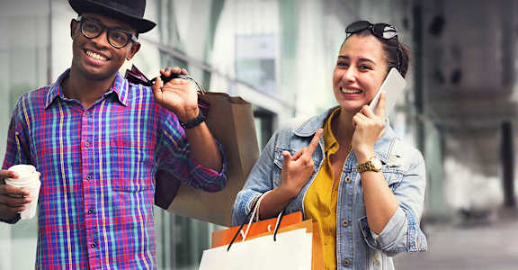 Couple shopping at Teal Pointe, Vancouver, WA