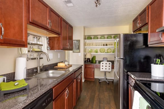 Walton Grove Apartment Home Kitchen