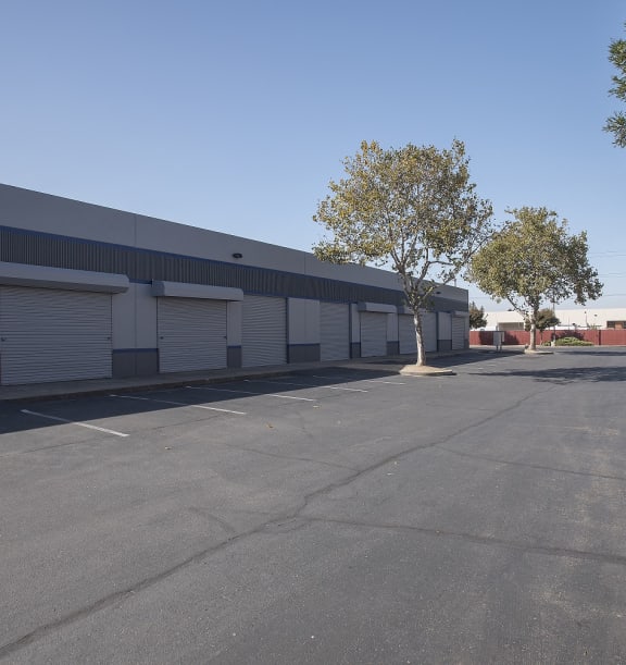 Raley 80 Business Park building exterior and parking lot
